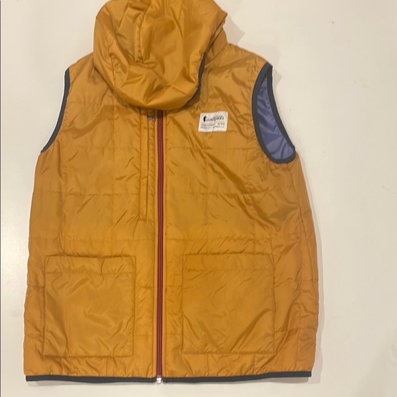 Cotopaxi Vest - Picture 1 of 2